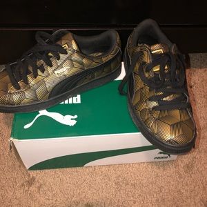 Women 6 Puma Sneakers